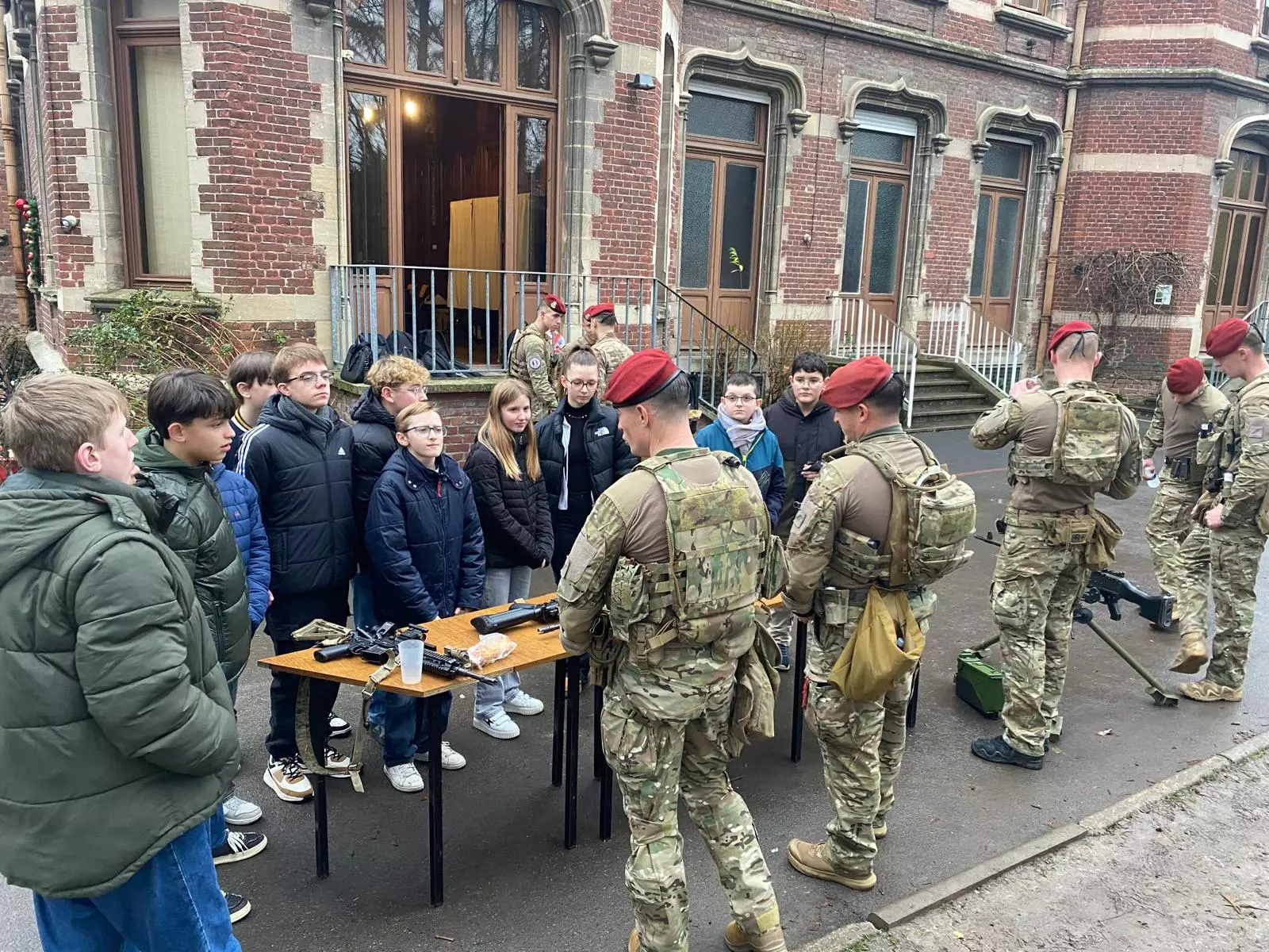 operation-sentinelle-au-college-saint-luc-cambrai